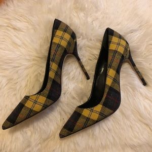 Mismatched Manolo Blahnik Size 40.5